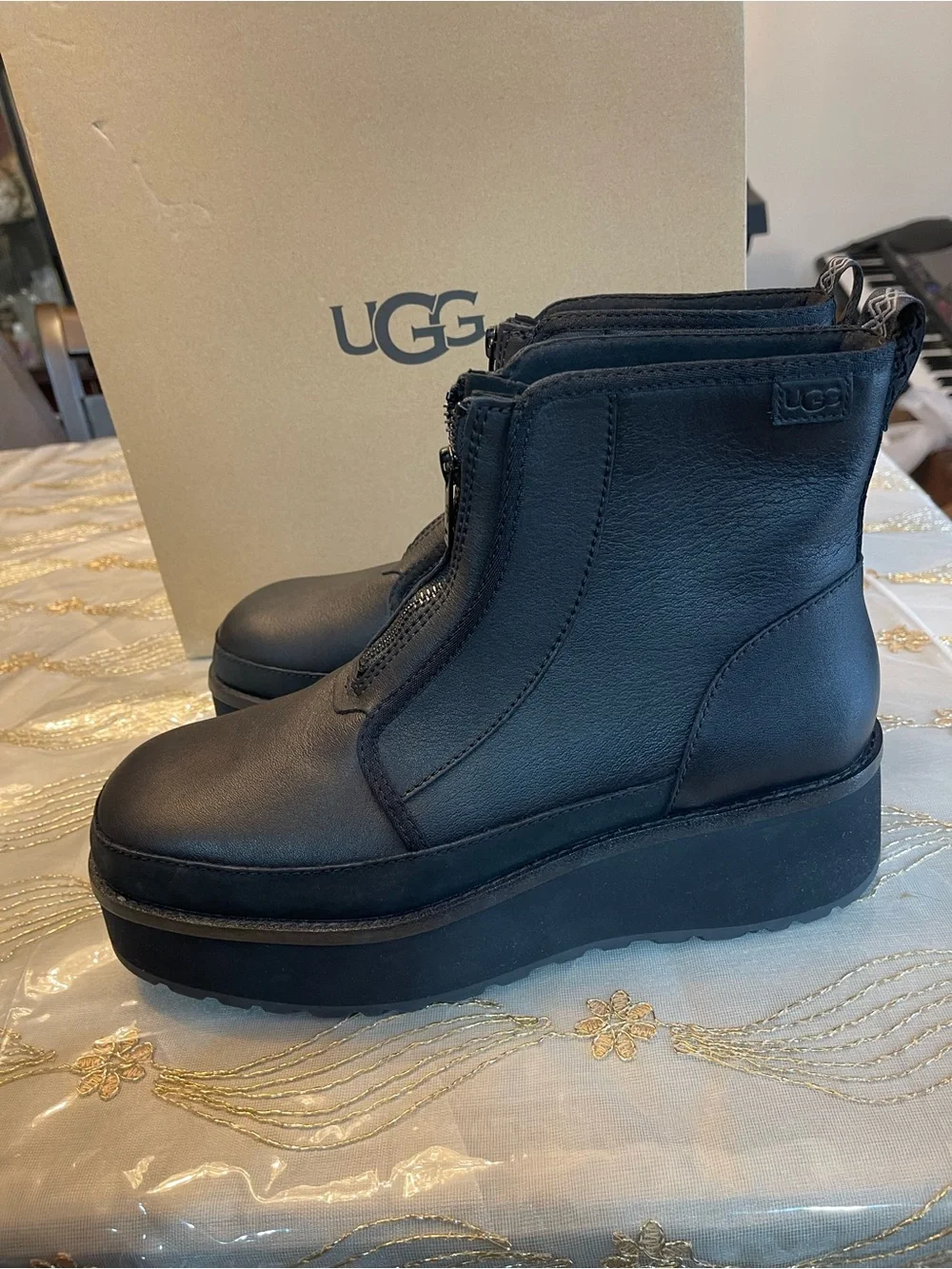 UGG exposed zips